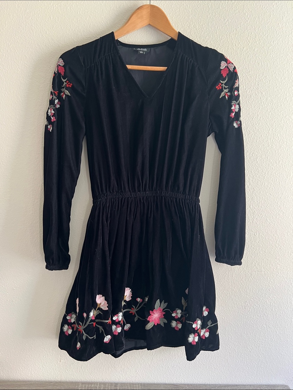a.n.a. Black Velvet Dress Floral Embroidered Long Sleeve Boho Romantic Women’s S